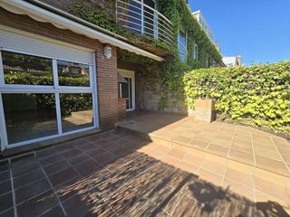 Casa adosada en alquiler en Mirasierra en Madrid