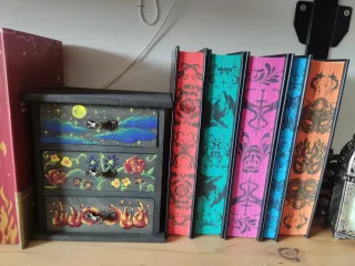 Mini Cómoda ACOTAR Feyre Pintada a Mano