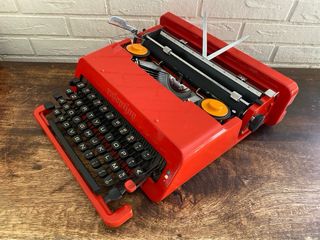 Macchina da scrivere Olivetti Valentine rossa