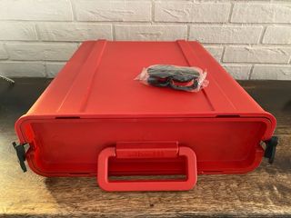 Macchina da scrivere Olivetti Valentine rossa