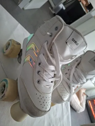 Patines de ruedas blancos holográficos