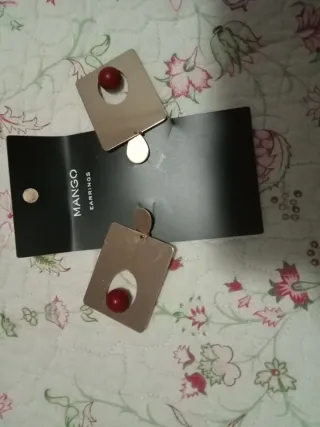 Pendientes Mango Perla Burdeos Dorados