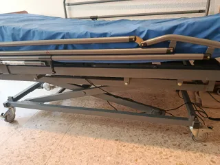 Cama articulada eléctrica hospitalaria
