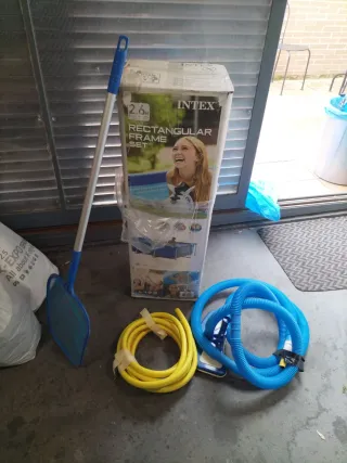 Depuradora Intex Krystal Clear 1.7 m³/hr y regalo