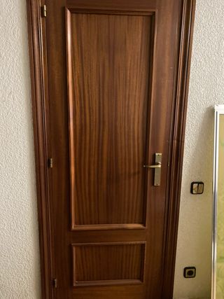 Puerta de madera interior
