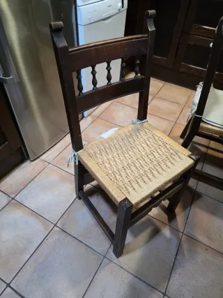 Mesa de comedor de madera rústica