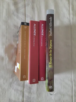 LOTE DE 4 VOLÚMENES DE ISABEL ALLENDE.