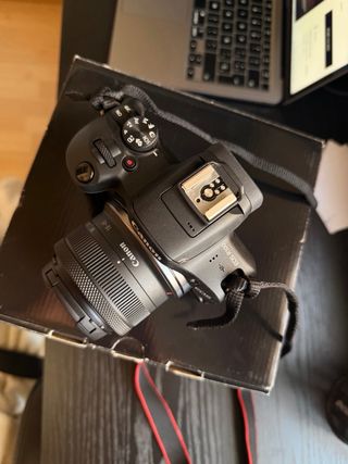 Canon EOS R100 RF-S 18-45mm F4.5-6.3 IS STM KIT