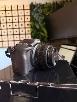 Canon EOS R100 RF-S 18-45mm F4.5-6.3 IS STM KIT