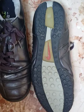 Scarpe Calcio Nike Nere e Rosse