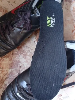 Scarpe Calcio Nike Nere e Rosse