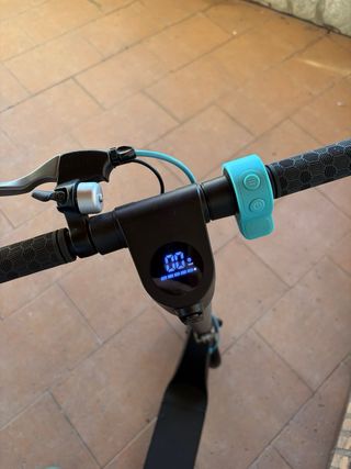 Patinete eléctrico gris,muy buen estado en general