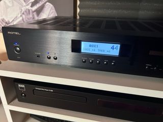 Amplificador Rotel A11 Tribute Negro