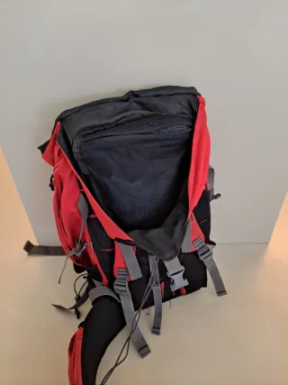 Mochila 40L Negra y Roja