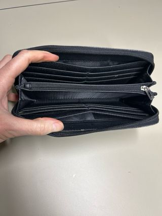 Cartera Guess Negra y Gris