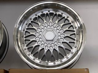 2+2 Llantas 8x18 y 9.5x18 5x120 et35 72.6 stilo RS