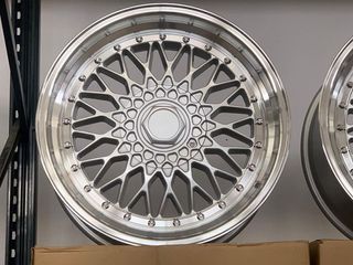 2+2 Llantas 8x18 y 9.5x18 5x120 et35 72.6 stilo RS