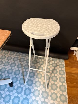 Taburete alto blanco plegable