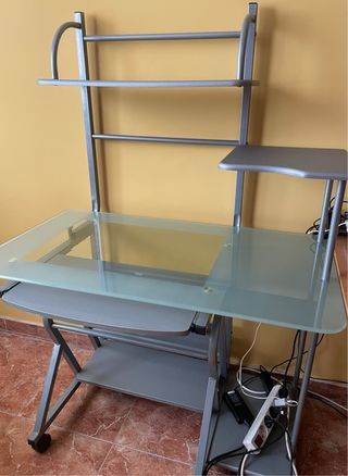 Escritorio de cristal con ruedas