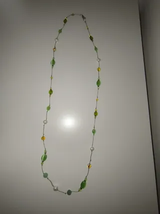 Colgante de cuentas verde y amarillo