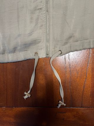 Chaqueta larga fina verde con cremallera