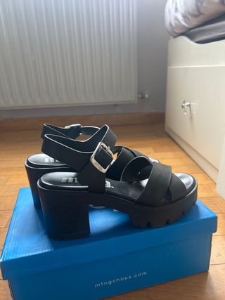 Sandalias MTNG Negras Talla 38