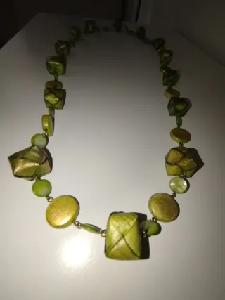Collar de cuentas verde