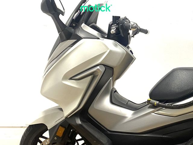 HONDA FORZA 300