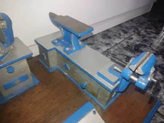 Antiguo Mini banco de trabajo con accesorios