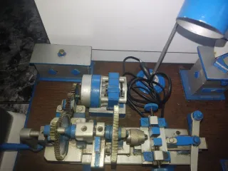 Antiguo Mini banco de trabajo con accesorios