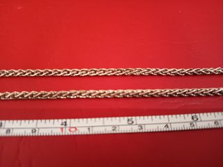 Collar de bisutería dorado