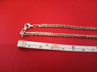 Collar de bisutería dorado