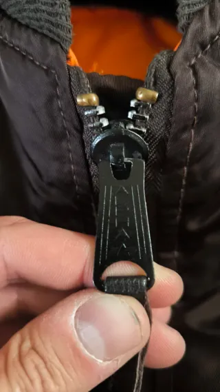 Chaqueta Alpha Industries MA-1 Marrón