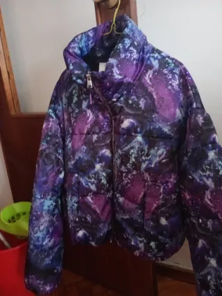 Cazadora Bershka galaxy talla M