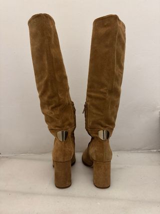 Botas altas ante Zara