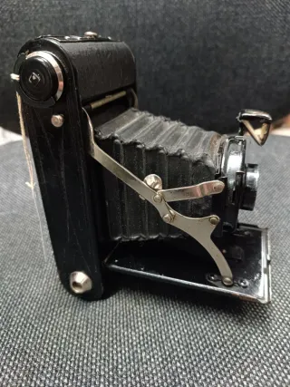 Cámara fotográfica antigua plegable