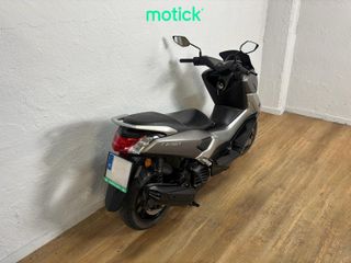 YAMAHA NMAX 125