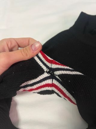 Jersey negro cuello perkins crop