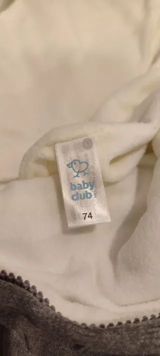 Buzo invierno bebé con capucha, talla 74 cm.