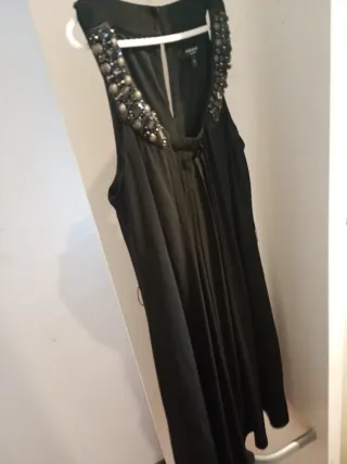 Vestido negro con pedrería