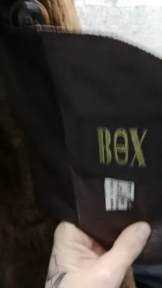 Abrigo de piel reversible marrón. De la tienda Box