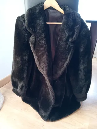 Abrigo vintage de pelo negro