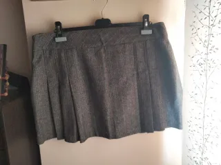 Falda escocesa gris y negra