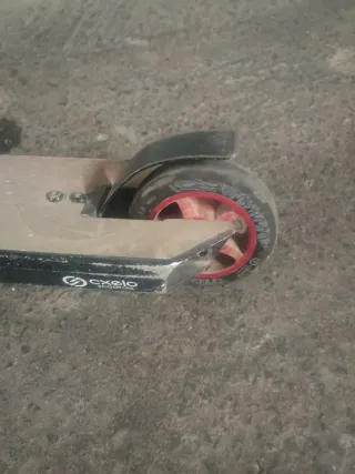 Patinete Acrobacias Oxelo Negro y Rojo