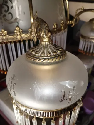 Lámpara de techo dorada y cristal