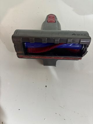 Aspiradora Dyson V 7 con accesorios