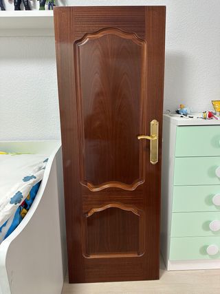Puerta interior madera marrón