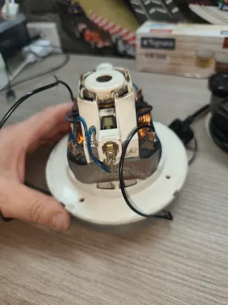 Aspiradora AEG, Motor DOMEL MKM 3323.