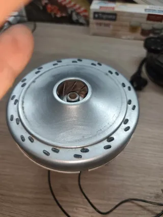 Aspiradora AEG, Motor DOMEL MKM 3323.