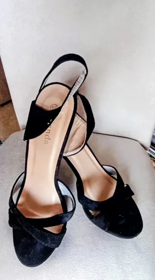 Zapatos de tacón negros talla 39